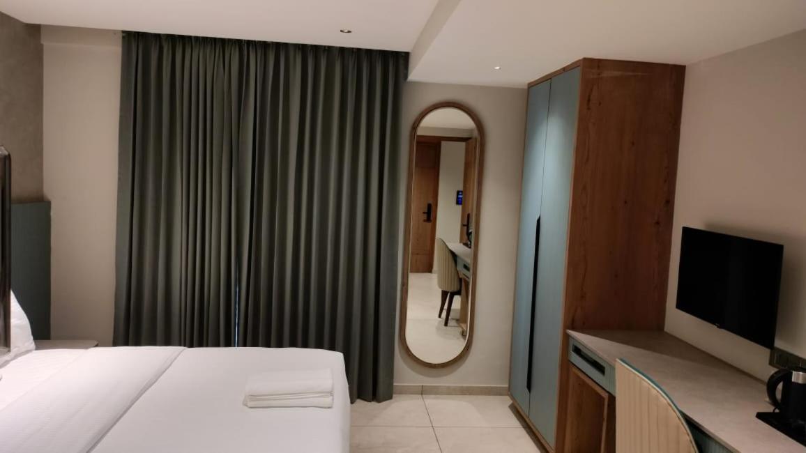 Livi Suites - Premium 1 Bhk Serviced Apartments Apartment *